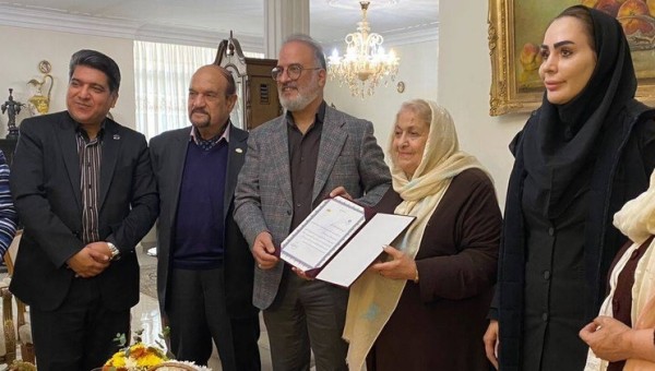 تقدیر از خیر نیک اندیش بانو فاطمه دارستانی