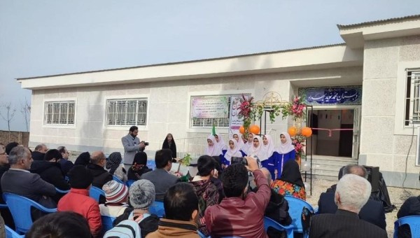 پدر و مادر زنده یاد بهداد به یاد پسرشان دل ۳۰۰ دانش آموز روستای قلمی را شاد کردند