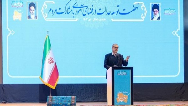 صنایع بزرگ باید در ساخت مدارس و توسعه زیرساختهای آموزشی مشارکت کنند