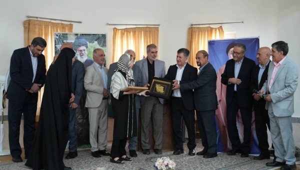 برگزاری مراسم تجلیل از بانوی خیر "هما علیانی" در منطقه ۴ پایتخت برگزار شد
