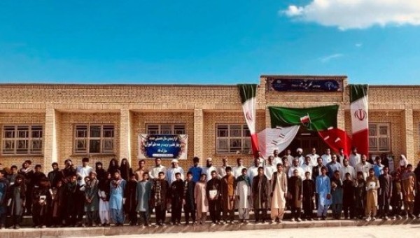 قطار افتتاحیه 6مدرسه جدید بنیاد قلم چی در سیستانوبلوچستان به کلهگان رسید