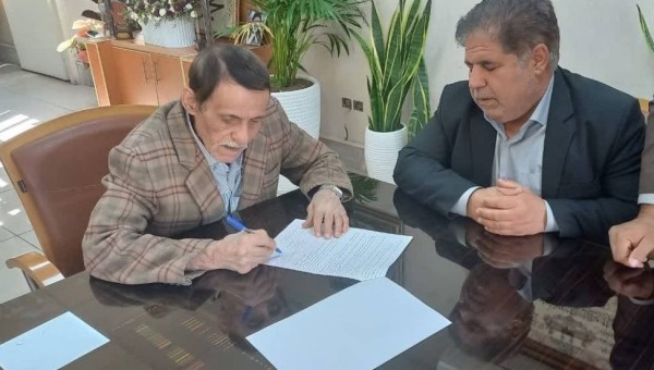 یوسف حاجی بابایی تفاهم نامه ساخت مدرسه 15 کلاسه را در آموزش و پرورش منطقه 5 شهر تهران امضا کرد.