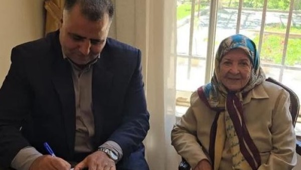 خانم مهین جراحیان، معلم بازنشستهٔ نیشابوری بخشی از ملک شخصی خود به ارزش تقریبی ۶۰ میلیارد تومان را برای ساخت مدرسه به آموزش‌ و‌پرورش نیشابور اهدا کرد. همچنین این خیّر ۳ میلیارد تومان برای ساخت اولیهٔ این مجموعه متقبل شد