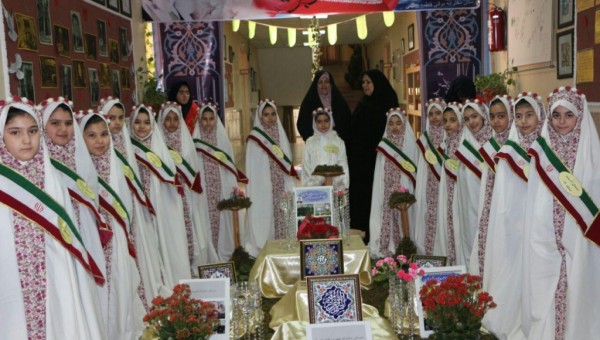 تکریم خیرین درمنطقه 13 تهران / زنگ خیرین مدرسه ساز در 12 مدرسه خیری به صدا درآمد